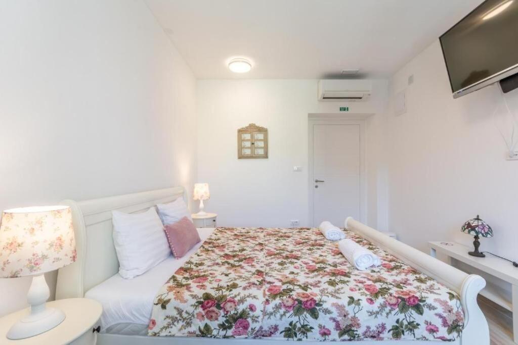 Apartments And Room Poesia Σπλιτ Εξωτερικό φωτογραφία